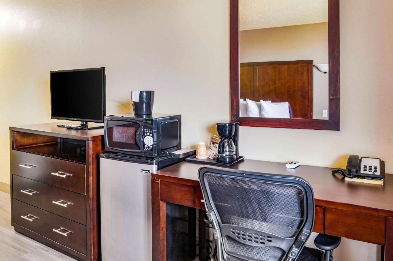 Econo Lodge Нюпорт Екстериор снимка