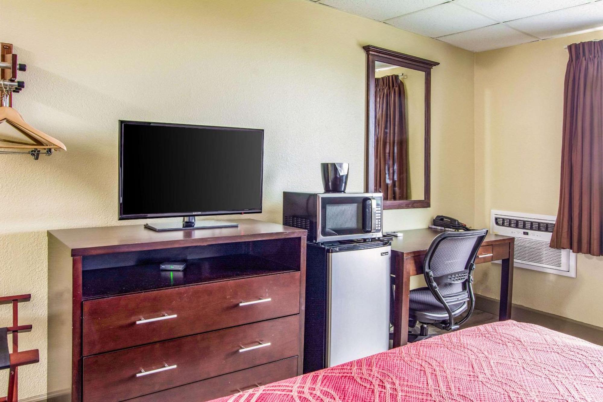 Econo Lodge Нюпорт Екстериор снимка