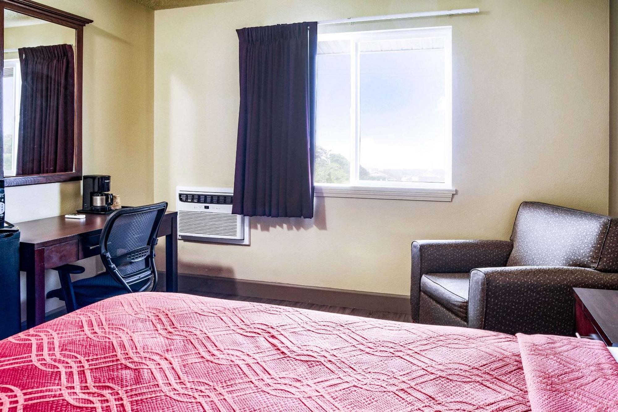 Econo Lodge Нюпорт Екстериор снимка